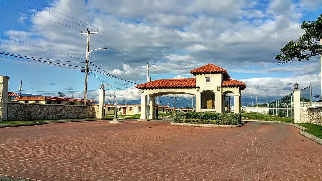 Portmore Villa On The Beach